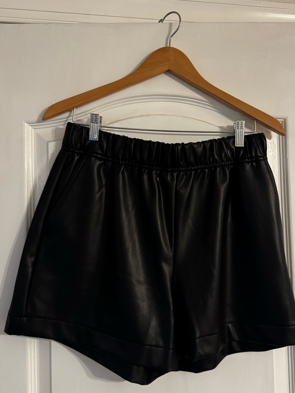 Michael Stars Black Faux Leather Elastic Waist Shorts Sz